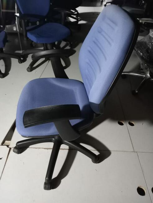Fotel biurowy obrotowy niebieski fotele biurowe do biur szkó