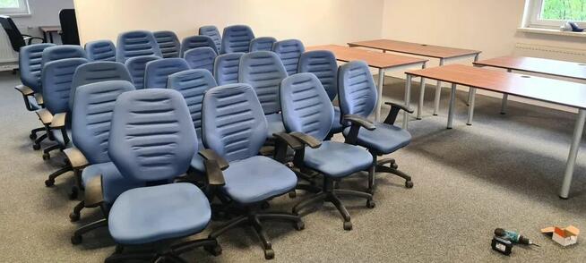 Fotel biurowy obrotowy niebieski fotele biurowe do biur szkó