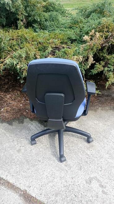 Fotel biurowy obrotowy niebieski fotele biurowe do biur