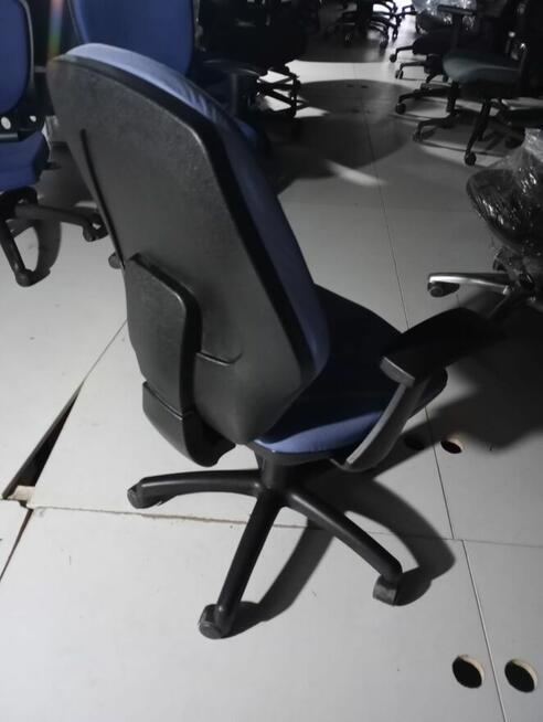 Fotel biurowy obrotowy niebieski fotele biurowe do biur szkó