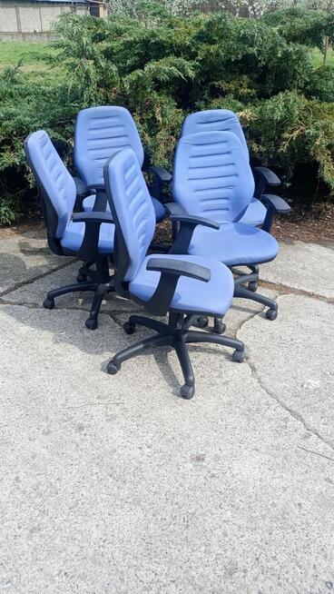Fotel biurowy obrotowy niebieski fotele biurowe do biur