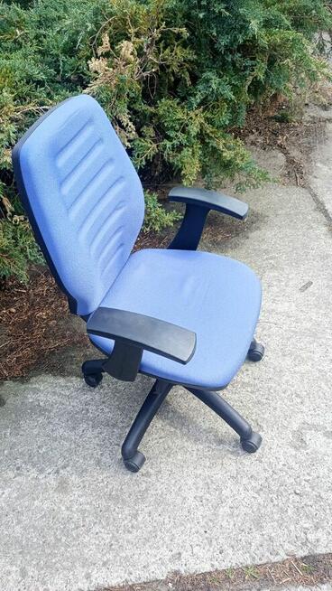 Fotel biurowy obrotowy niebieski fotele biurowe do biur