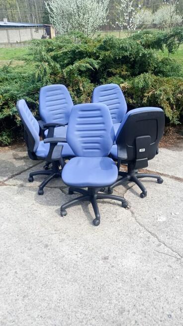 Fotel biurowy obrotowy niebieski fotele biurowe do biur