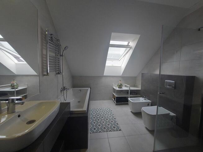 DOM Z ODDZIELNYM MIESZKANIEM - SUŁKOWICE