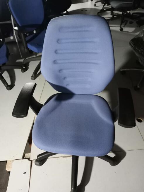 Fotel biurowy obrotowy niebieski fotele biurowe do biur szkó