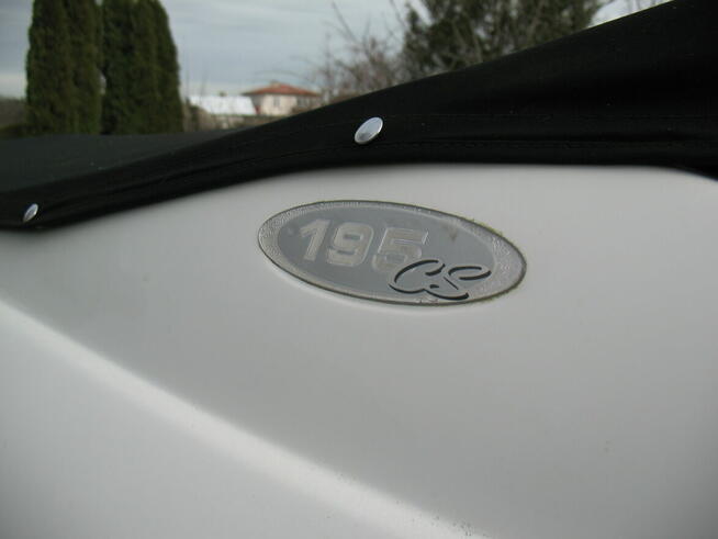 Łódz Stingray z przyczepą. Przepłynięte - 129mth!