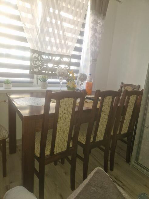 Stół rozkładany z 6 krzesłami