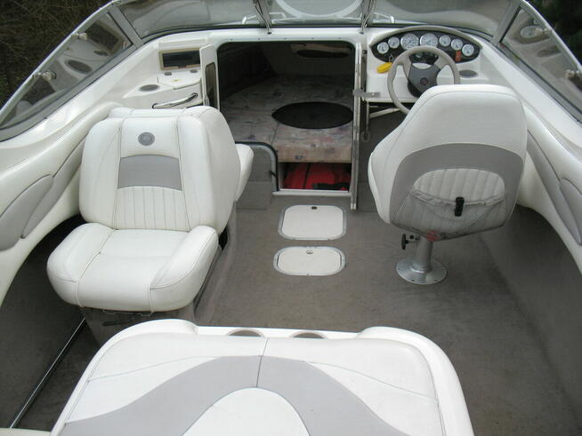 Łódz Stingray z przyczepą. Przepłynięte - 129mth!