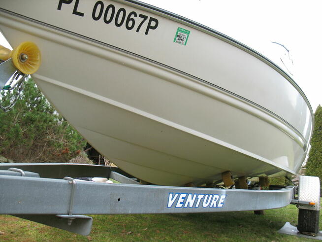 Łódz Stingray z przyczepą. Przepłynięte - 129mth!