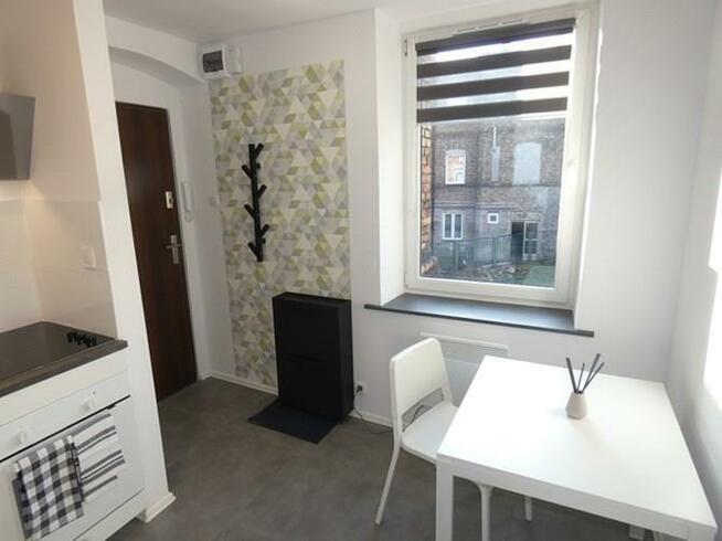 Wynajmę jasną kawalerkę w Centrum, Mariacka 12