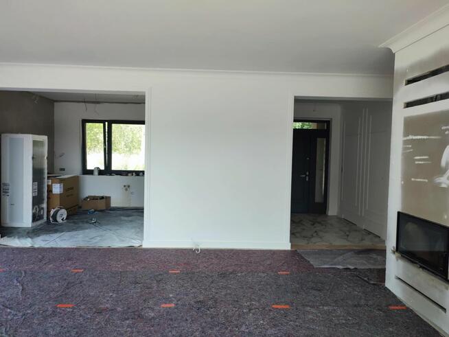 Szpachlowanie agregatem, malowanie, gładzie, prace wykończen