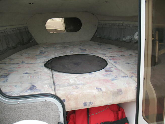 Łódz Stingray z przyczepą. Przepłynięte - 129mth!