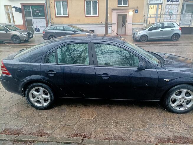 Syndyk sprzeda samochód marki Ford Mondeo