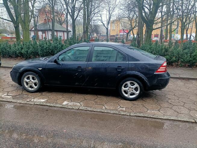 Syndyk sprzeda samochód marki Ford Mondeo