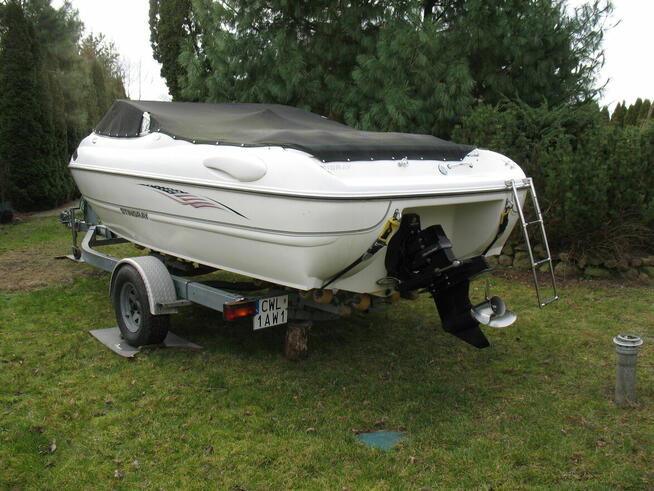 Łódz Stingray z przyczepą. Przepłynięte - 129mth!