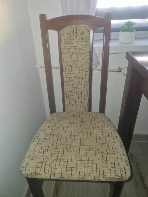 Stół rozkładany z 6 krzesłami