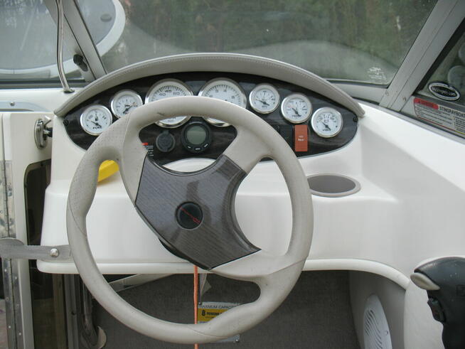 Łódz Stingray z przyczepą. Przepłynięte - 129mth!