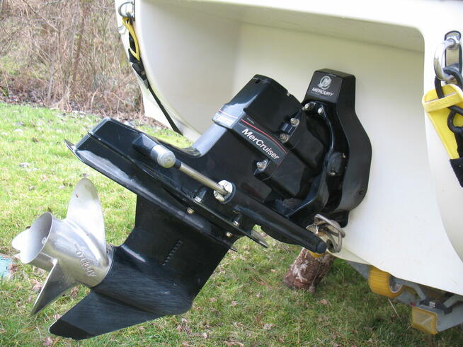 Łódz Stingray z przyczepą. Przepłynięte - 129mth!