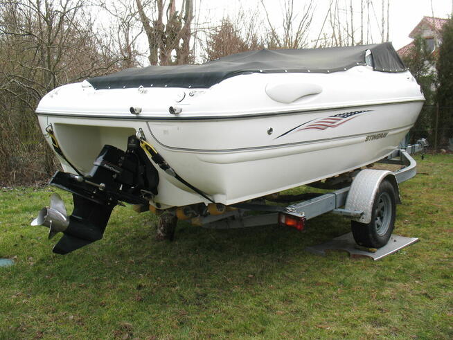 Łódz Stingray z przyczepą. Przepłynięte - 129mth!