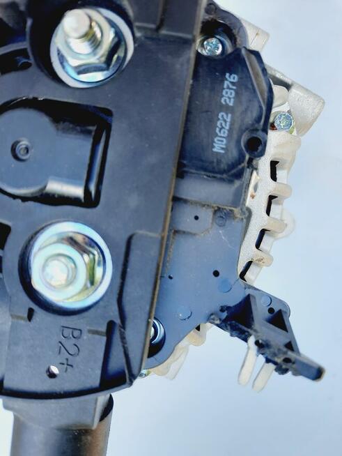 Alternator Hella 8EL012426081 uszkodzony wtyk Mercedes W211