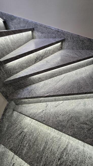 Dom 2-poziomowy nad jeziorem