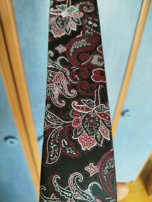 Czarny garnitur (marynarka / kamizelka / krawat / spodnie)