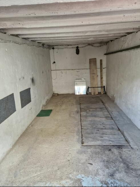 Garaż murowany z kanałem