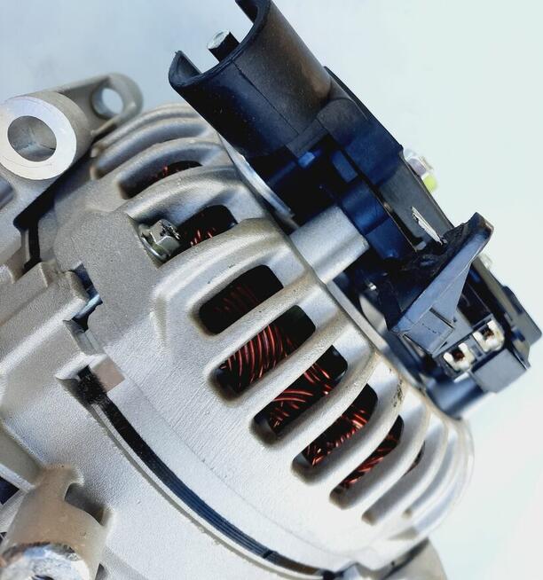 Alternator Hella 8EL012426081 uszkodzony wtyk Mercedes W211