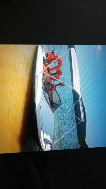 Motorówka z silnikiem