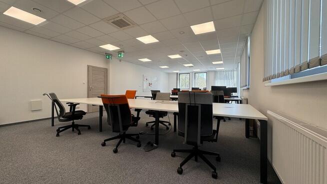 Nowoczesny budynek usługowo-biurowy z najemcami