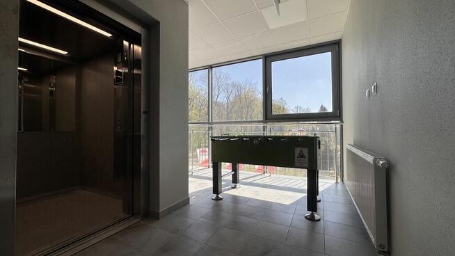 Nowoczesny budynek usługowo-biurowy z najemcami