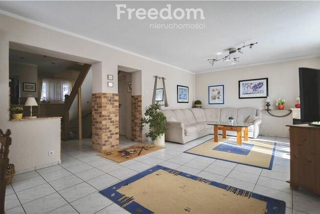 Przestronny dom na sprzedaż w mieście