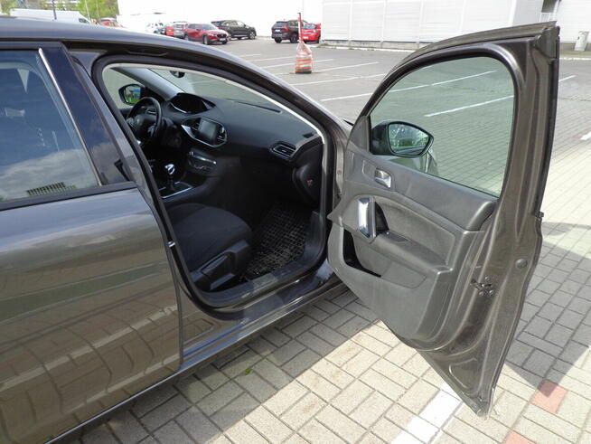 Peugeot 308 Peugeot 308, 130 KM, 1,2 turbo, 2017 r. Warszawa