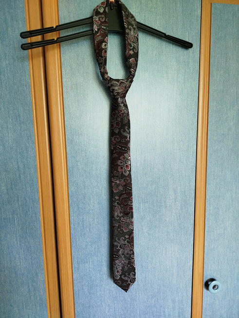 Czarny garnitur (marynarka / kamizelka / krawat / spodnie)