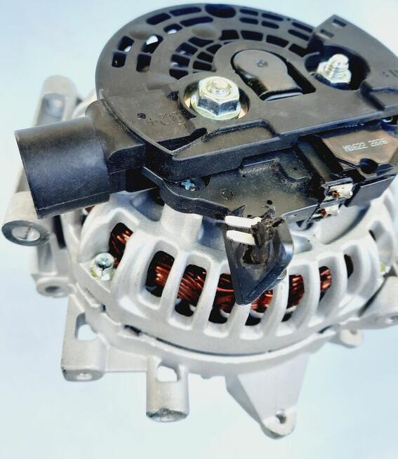 Alternator Hella 8EL012426081 uszkodzony wtyk Mercedes W211