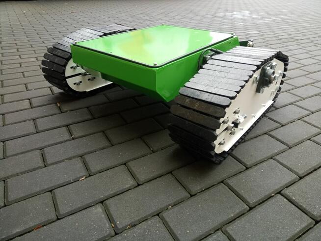 Dron naziemny ze sterowaniem radiowym