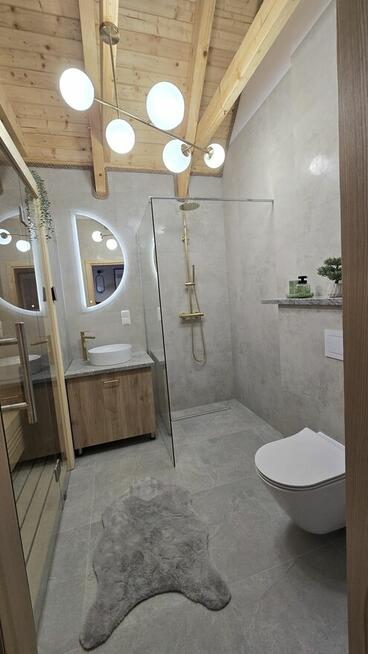 Dom 2-poziomowy nad jeziorem