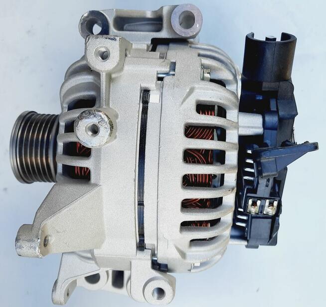 Alternator Hella 8EL012426081 uszkodzony wtyk Mercedes W211