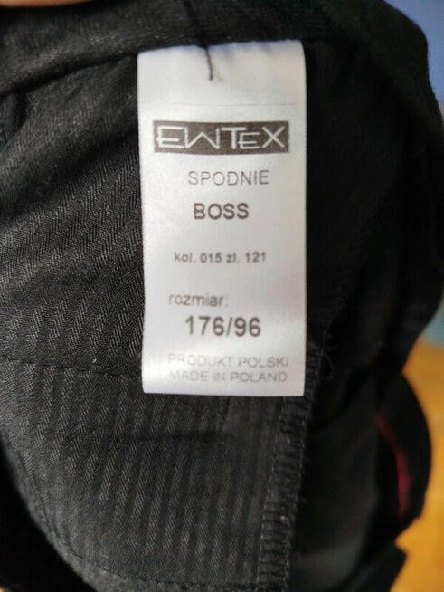 Czarny garnitur (marynarka / kamizelka / krawat / spodnie)