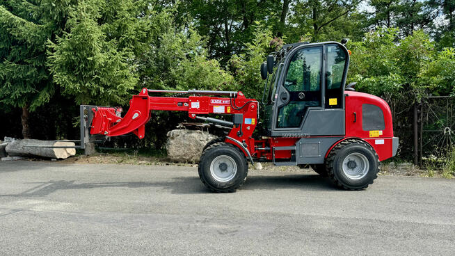 Nowa ładowarka teleskopowa KMM 812T Yanmar udźwig 1,5T