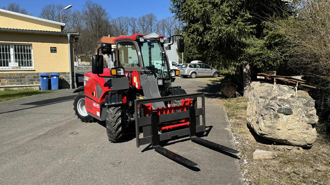 Nowa ładowarka teleskopowa KMM M12-45T PERKINS