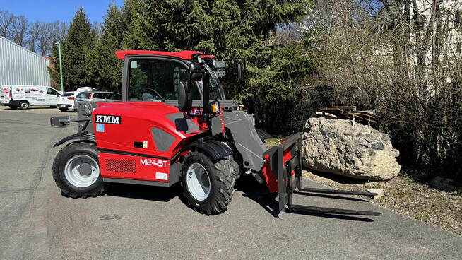 Nowa ładowarka teleskopowa KMM M12-45T PERKINS