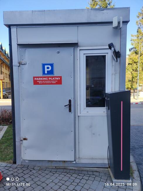 Budka parkingowa (2m x 2m).