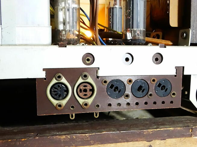 Vollstereo 609W EM84 klasyczny odbiornik radiowy produkowany