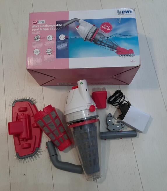 Odkurzacz akumulatorowy BC50 do basenów i spa do 25 m3 BWT B
