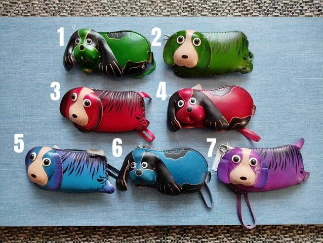 Skórzane portfele / etui w kształcie piesków