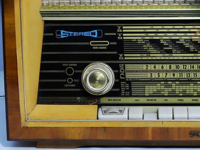 Vollstereo 609W EM84 klasyczny odbiornik radiowy produkowany