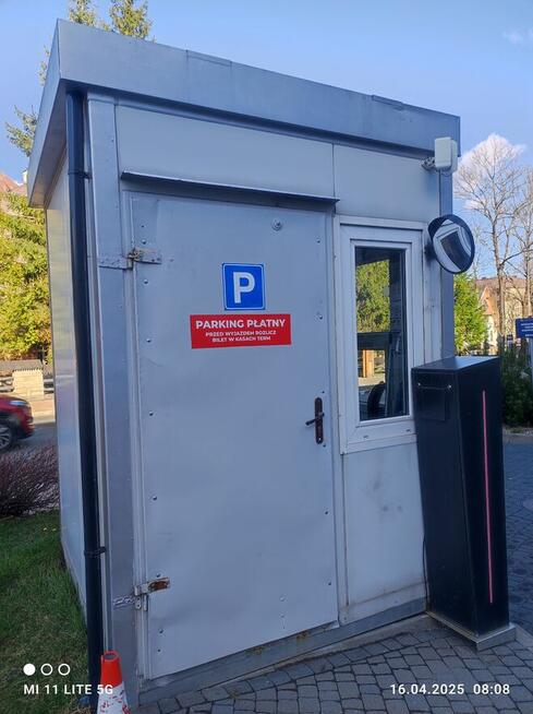 Budka parkingowa (2m x 2m).