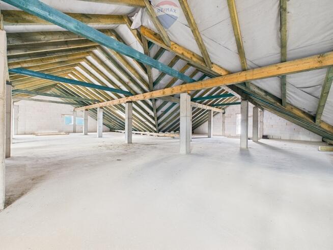 Budynek usługowy przy DK28 – Białka, 1596 m