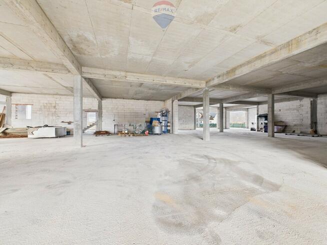 Budynek usługowy przy DK28 – Białka, 1596 m